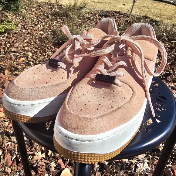 Nike Air Force 1 - Picture 2 of 8